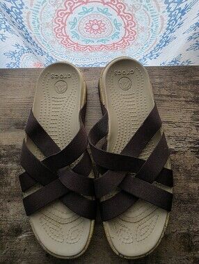 Crocs Brown Strappy Comfort Sandals – Women’s Size 7 – EUC